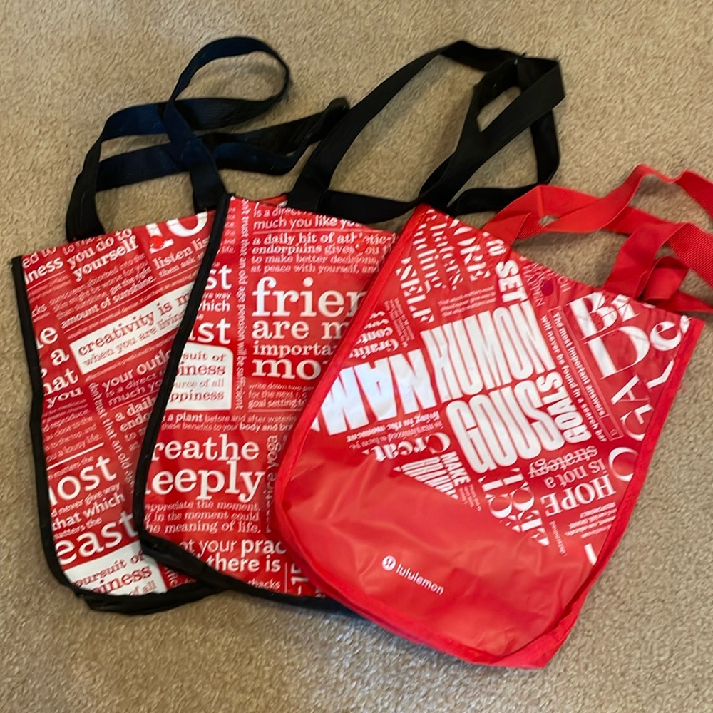 Lululemon small totes.